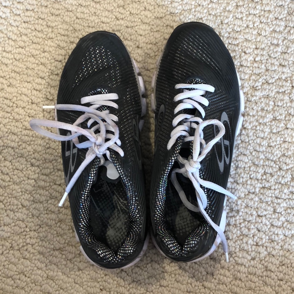 Turf shoes. - Picture 2 of 2